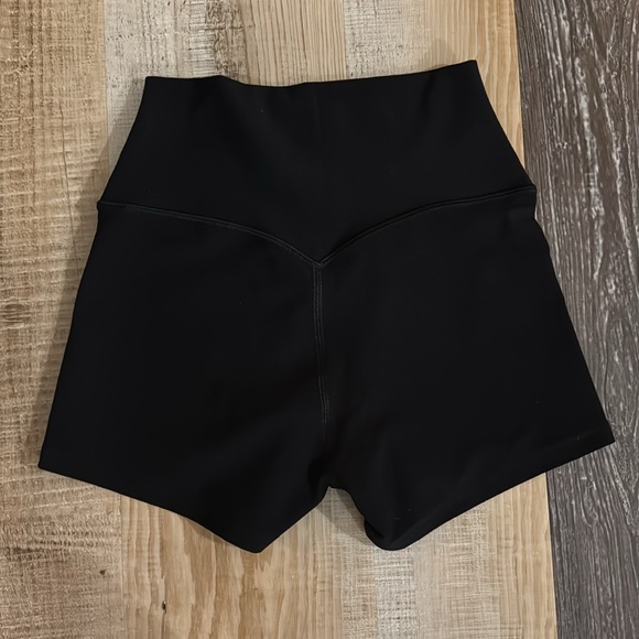 Alo biker shorts, size XS - Picture 2 of 3